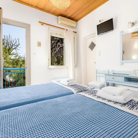 Dina Parikia (Paros)