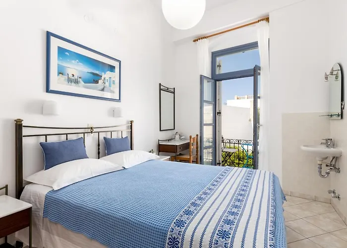 Dina * Parikia (Paros)