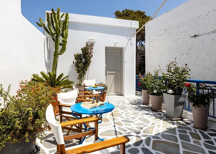 Dina * Parikia (Paros)